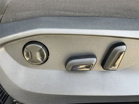 Used 2022 Volkswagen Tiguan SE image 26