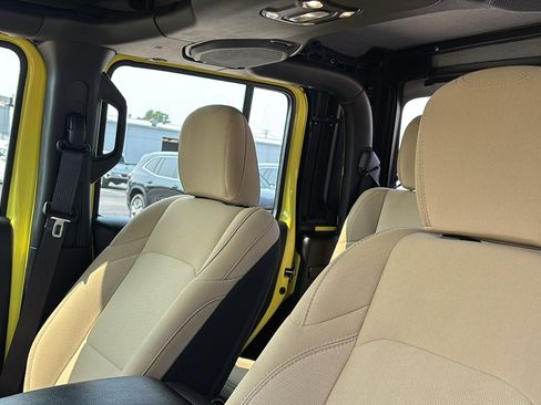 Used 2023 Jeep Gladiator Sport w/ Off Road Group image 22