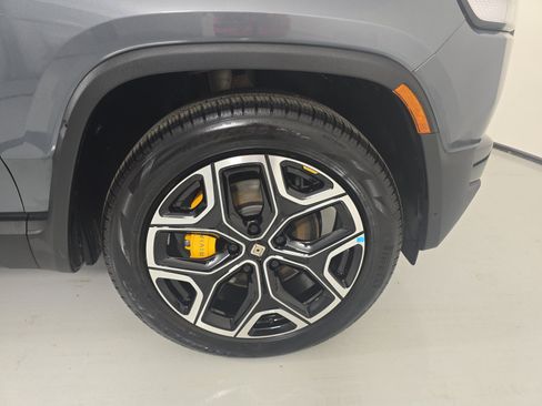 Used 2023 Rivian R1S Adventure AWD/4WD image 11