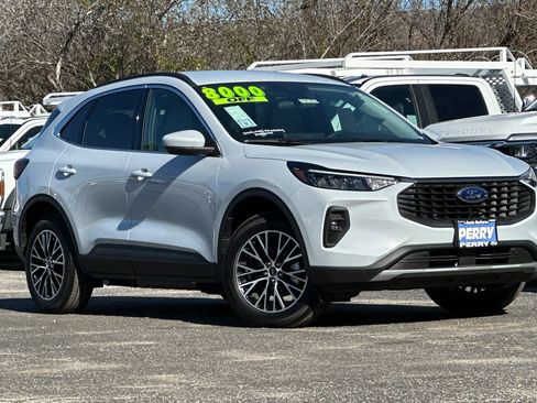 New 2025 Ford Escape SE FWD image 1