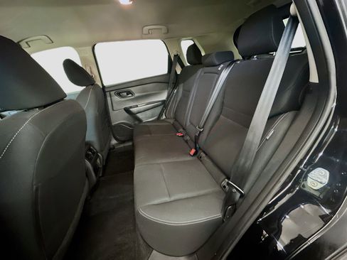 Used 2024 Nissan Rogue S image 28