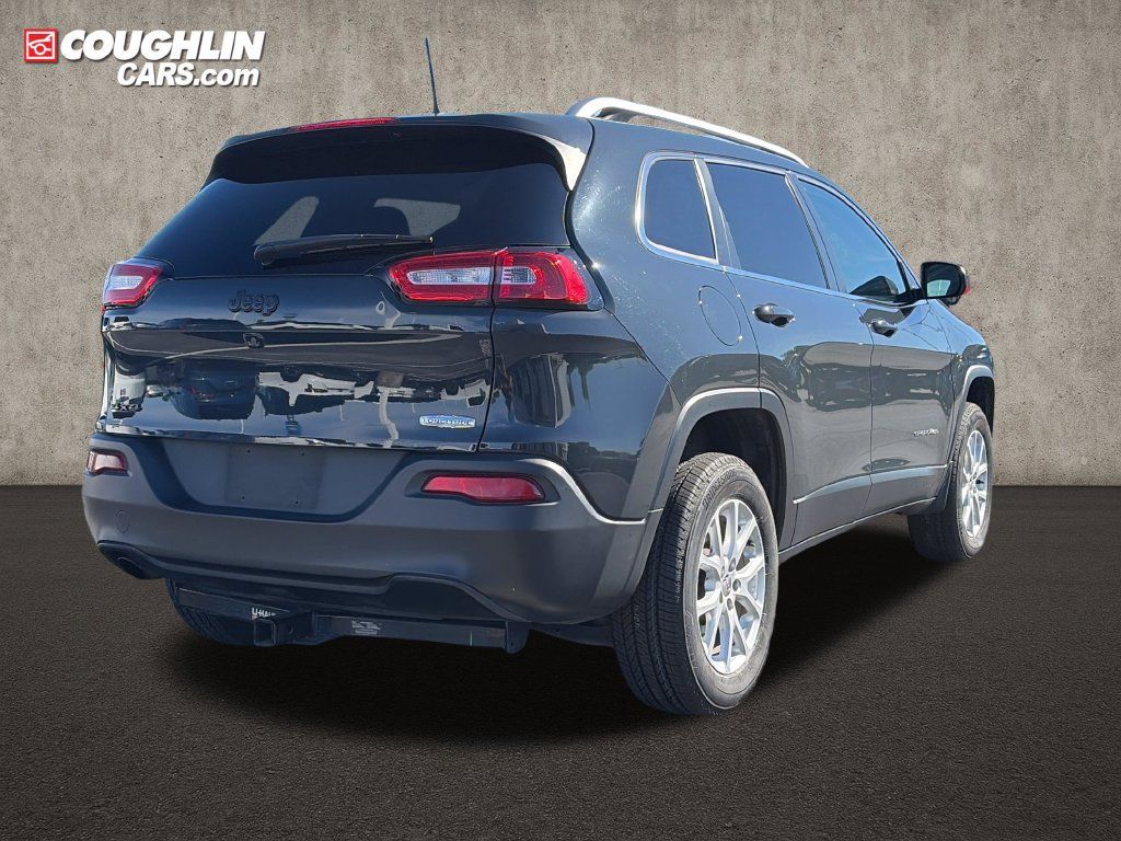 Used 2018 Jeep Cherokee Latitude Plus w/ Cold Weather Group AWD/4WD image 8
