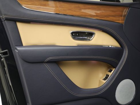 Certified 2024 Bentley Bentayga Extended Wheelbase image 14