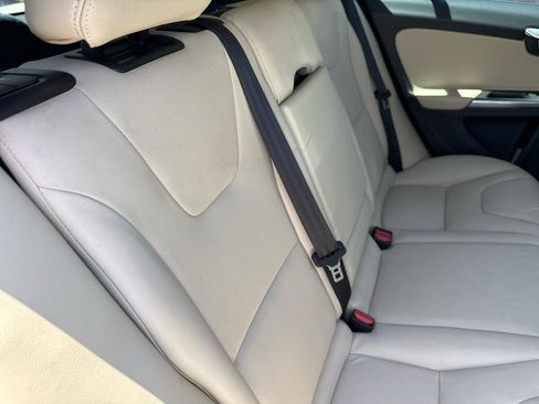 Used 2018 Volvo V60 T5 Dynamic w/ Vision Package FWD image 39