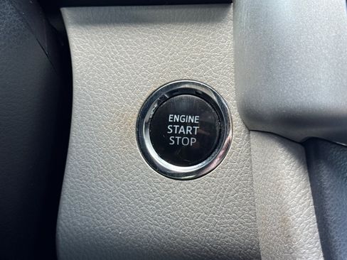 Used 2018 Toyota Highlander XLE FWD image 17