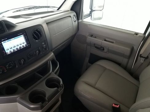Used 2015 Ford E-450 and Econoline 450 Super Duty w/ Power Windows & Locks Group image 27
