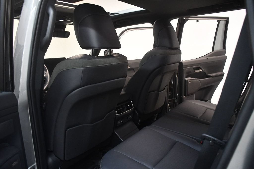 Used 2025 Lexus GX 550 w/ Accessory Package (CT) AWD/4WD image 32
