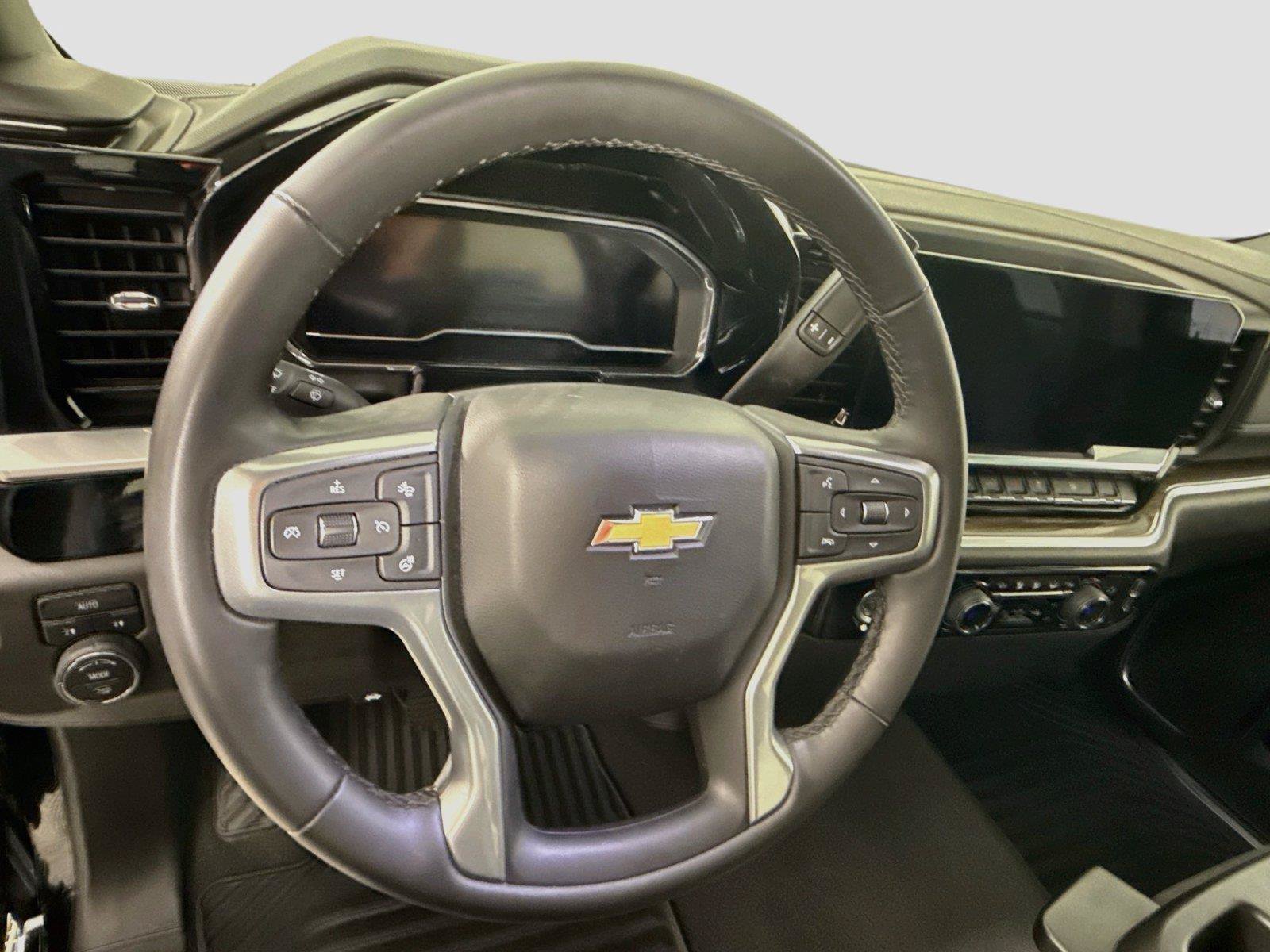 Used 2024 Chevrolet Silverado 1500 LT AWD/4WD image 5