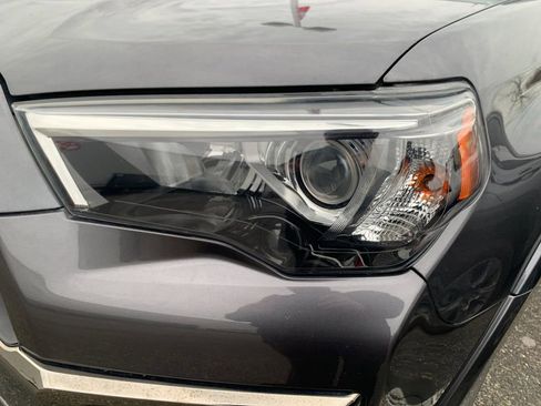 Used 2020 Toyota 4Runner SR5 Premium image 8