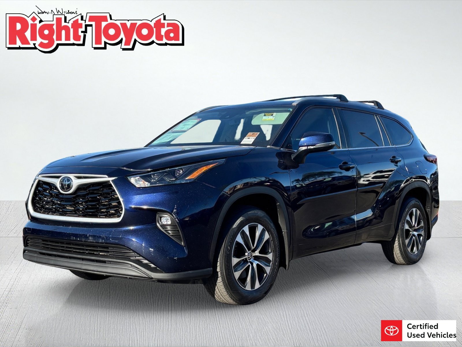 Used 2024 Toyota Highlander XLE AWD/4WD image 1