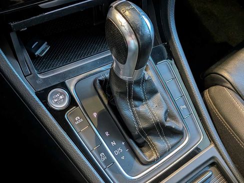 Used 2015 Volkswagen Golf R 4-Door image 27