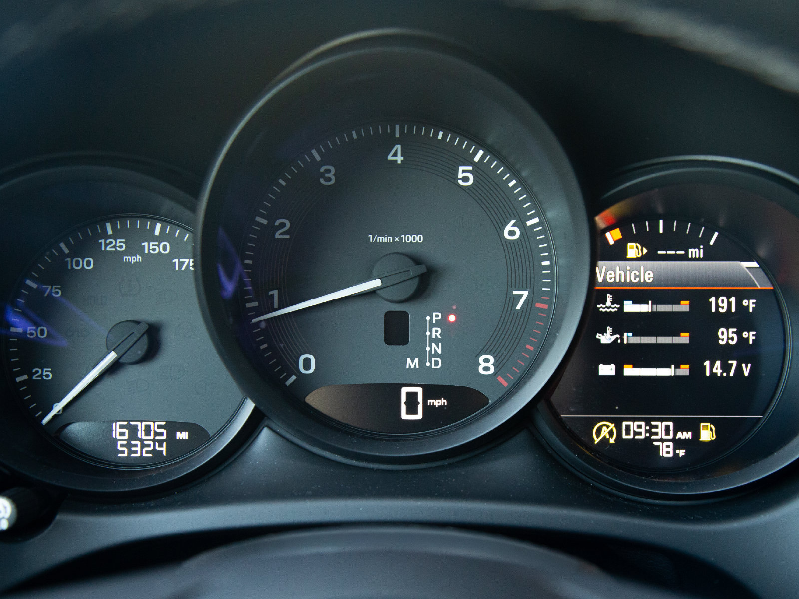 Certified 2024 Porsche Macan AWD/4WD image 17