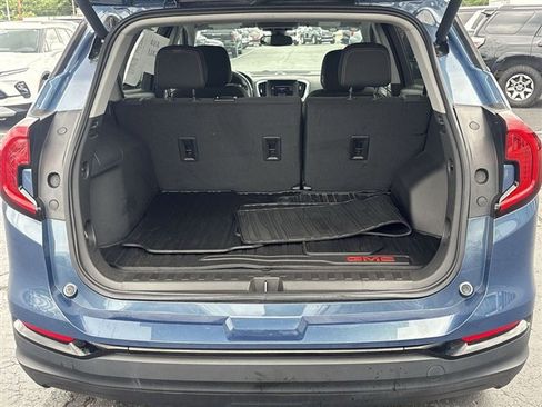 Used 2024 GMC Terrain SLE w/ Driver Convenience Package FWD image 24