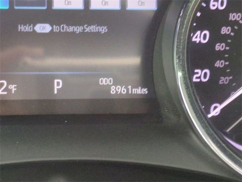 Used 2020 Toyota Camry XLE image 33