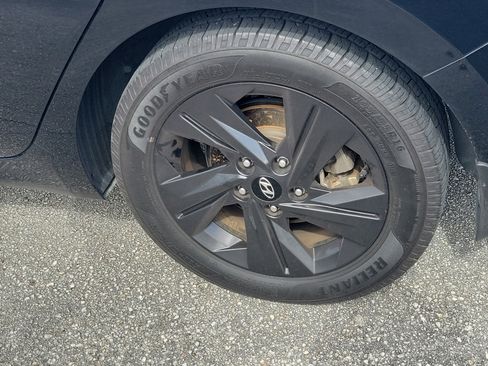 Used 2022 Hyundai Elantra SEL w/ Convenience Package FWD image 8