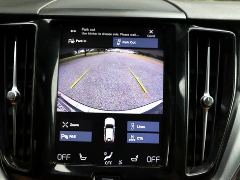 Used 2018 Volvo XC60 T5 Momentum w/ Vision Package image 23