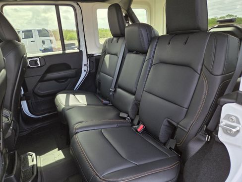 New 2026 Jeep Wrangler Unlimited Sahara AWD/4WD image 22