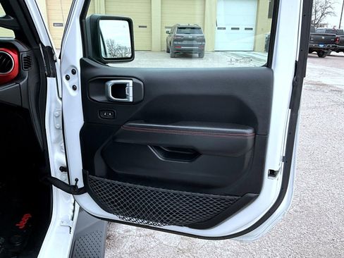 Certified 2021 Jeep Gladiator Rubicon AWD/4WD image 17