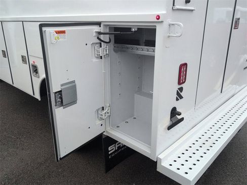 New 2025 Chevrolet Express 3500 image 19