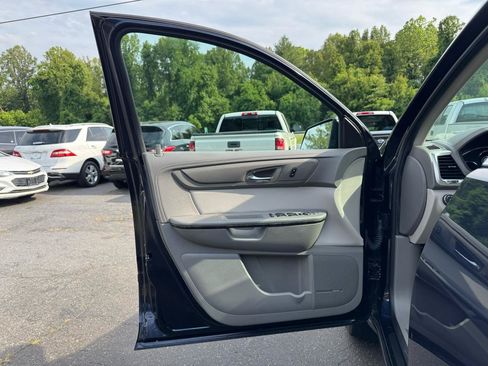 Used 2015 GMC Acadia SLT w/ Open Road Package FWD image 9