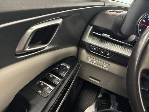 Used 2023 Kia Carnival LX FWD image 49