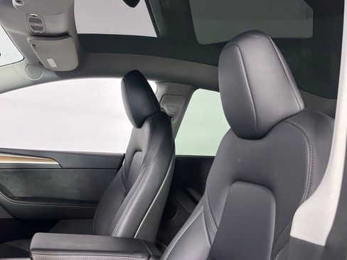 Used 2024 Tesla Model Y Performance image 22