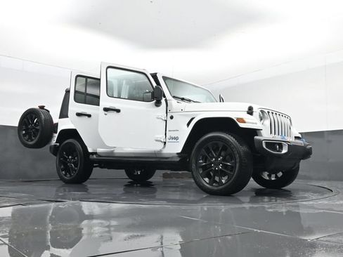 Used 2023 Jeep Wrangler Unlimited Sahara w/ Cold Weather Group AWD/4WD image 31