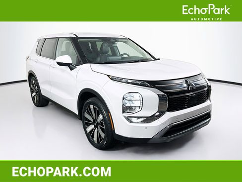 Used 2025 Mitsubishi Outlander SE FWD image 1