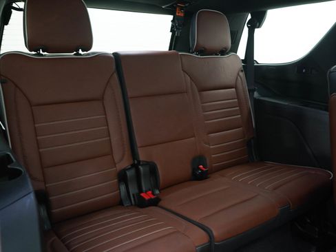 Used 2024 GMC Yukon Denali Ultimate AWD/4WD image 15