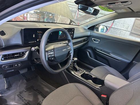 Used 2025 Kia K4 FWD image 19