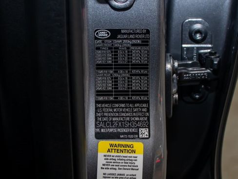 Certified 2025 Land Rover Discovery Sport Dynamic SE image 23