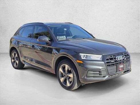 Used 2020 Audi Q5 2.0T Premium w/ Titanium Sport Package image 3