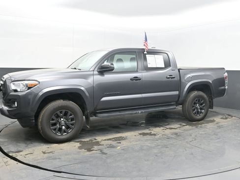 Used 2022 Toyota Tacoma SR5 w/ SR5 Appearance Package (SM) image 4