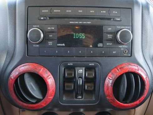 Used 2014 Jeep Wrangler Unlimited Sahara AWD/4WD image 25