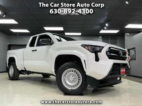 Used 2024 Toyota Tacoma SR image 1