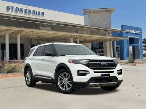 Used 2022 Ford Explorer XLT w/ Equipment Group 202A RWD image 2