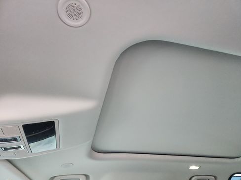 Certified 2024 Land Rover Defender 110 SE image 27