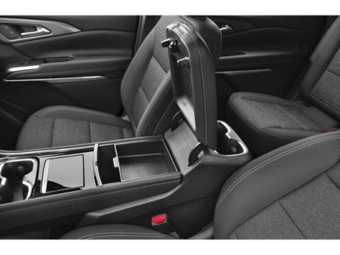 Used 2025 Chevrolet Traverse LT image 16