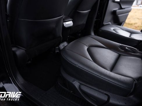 Used 2023 Toyota Highlander XLE image 24