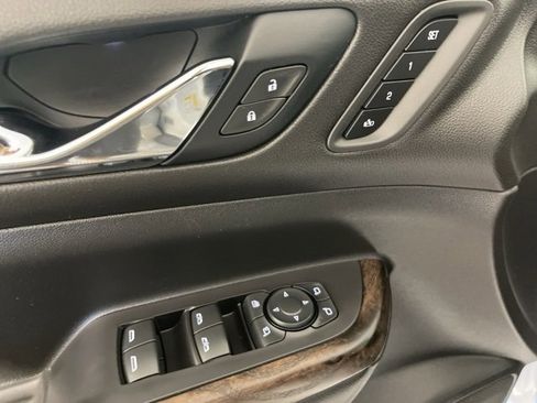 Used 2021 GMC Acadia Denali w/ Denali Ultimate Package image 11