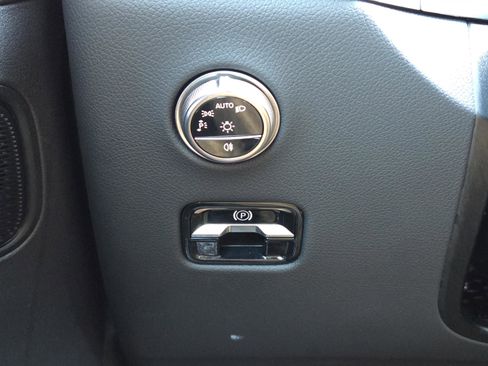 Used 2025 Mercedes-Benz GLC 300 image 17