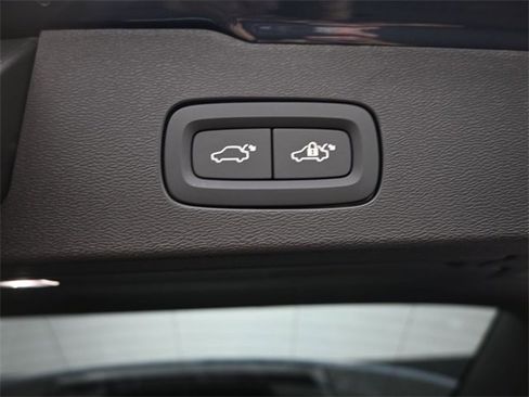 New 2026 Volvo V60 B5 Cross Country Plus w/ Protection Package Premier image 31