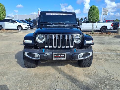 Used 2022 Jeep Wrangler Unlimited Sahara w/ Cold Weather Group AWD/4WD image 5