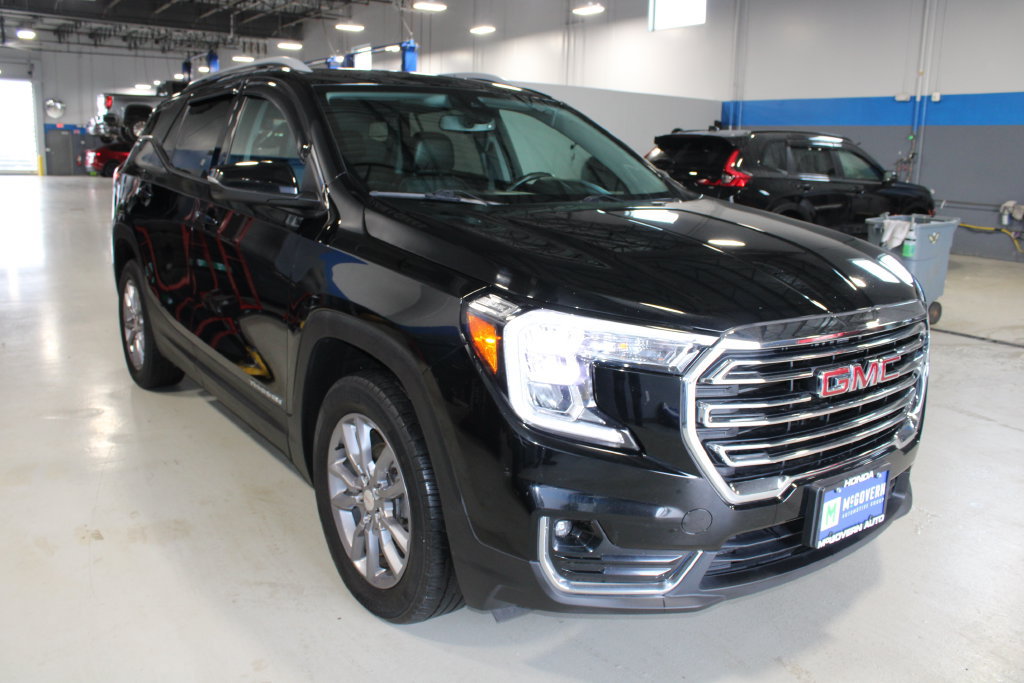 Used 2023 GMC Terrain SLT AWD/4WD image 3