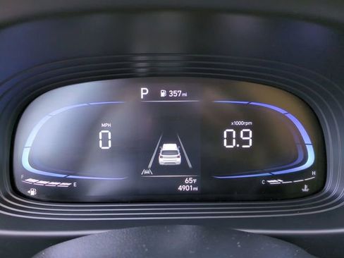 Used 2025 Hyundai Venue SEL FWD image 25