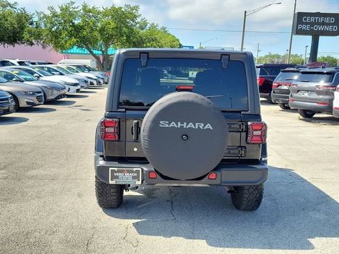 Used 2018 Jeep Wrangler Unlimited Sahara w/ LED Lighting Group AWD/4WD image 5