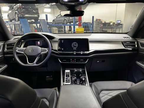 Used 2024 Volkswagen Atlas Cross Sport SE image 16