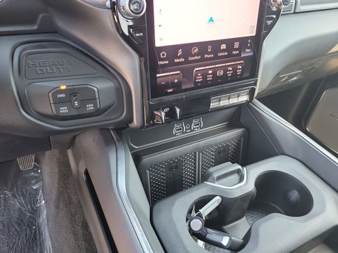 New 2026 RAM 3500 Laramie AWD/4WD image 18
