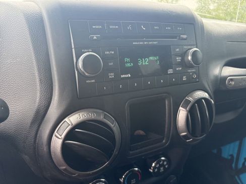 Used 2018 Jeep Wrangler Unlimited Sport w/ Connectivity Group AWD/4WD image 20