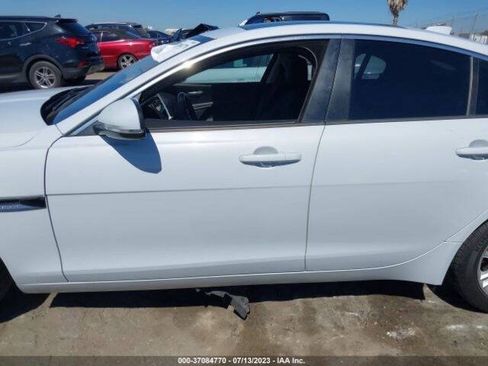 Used 2017 Jaguar XE Premium RWD image 19